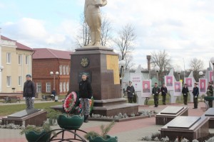   В Сенно прошел митинг, посвященный Дню защитников Отечества и Вооруженных Сил Республики Беларусь 