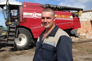 Працоўныя дасягненні маладых камбайнераў Сенненшчыны