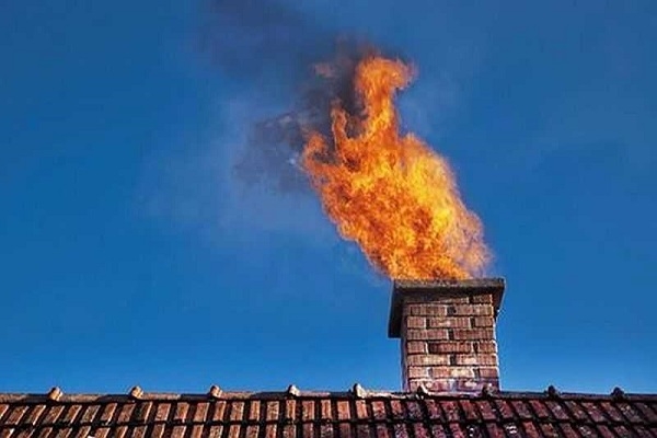 Как часто нужно чистить дымоход кирпичной печи от сажи в частном жилом доме и как сделать это правильно