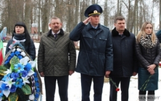 Фотафакт: у Багушэўску прайшоў мітынг-рэквіем, прысвечаны Дню памяці ахвяр Хатыні<br />