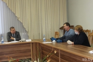 Анатоль Ліневіч вывучыў праблемы жыхароў Сенненскага раёна<br />