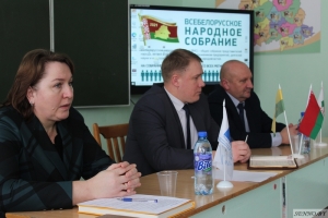 <p>Игорь Мороз, председатель Сенненского райисполкома, встретился с педагогами и учащимися Мошканской школы</p>