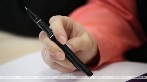 <p>Нотариусы Беларуси 4 декабря будут консультировать бесплатно, сообщил БЕЛТА помощник председателя Белорусской нотариальной палаты Артур Стрех</p>