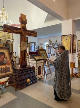 Сёння каля храма Мікалая Цудатворца адбыўся хрэсны ход у гонар адпраўлення Гадзенскага Крыжа ў дарогу<br />