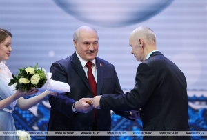 <p>В Минске прошла церемония вручения премии "За духовное возрождение", специальной премии деятелям культуры и искусства и премии "Белорусский спортивный Олимп"</p>