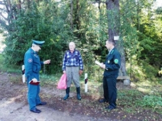 Супрацоўнікі РАНС пільна сочаць за тым, каб лясы раёна не станавіліся тэрыторыяй асаблівай небяспекі<br />