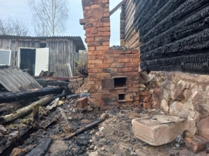 В Сенненском районе горела хозпостройка, внутри спасатели обнаружили труп мужчины