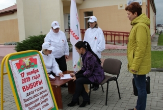 Сенненская акруговая камісія №30 зарэгістравала чатыры ініцыятыўныя групы, члены якіх актыўна збіраюць подпісы ў падтрымку асоб, што мяркуюць вылучацца кандыдатамі ў дэпутаты Палаты прадстаўнікоў Рэспублікі Беларусь.
