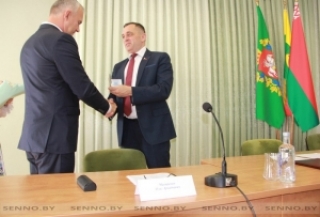 На 64 пазачарговай сесіі Сенненскага раённага Савета дэпутатаў на пасадзе старшыні райвыканкама зацверджаны Алег Макарэвіч<br />