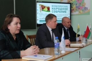 Ігар Мароз, старшыня Сенненскага райвыканкама, сустрэўся з педагогамі і навучэнцамі Машканскай школы<br />