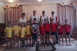 <div>Заняткі па вывучэнні правілаў дарожнага руху на дзіцячай аўтапляцоўцы, спартыўнае свята “Юныя ратавальнікі” прайшлі ў яслях-садзе №2 г.Сянно
</div>
<div><br />
</div>