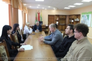 У раённым выканаўчым камітэце адбылася сустрэча старшыні райвыканкама Алега Макарэвіча з маладымі спецыялістамі УСП "Дружбінец"<br />