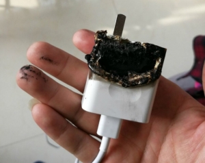 <p>МЧС напоминает: причиной пожара может стать зарядное устройство для мобильного телефона!</p>