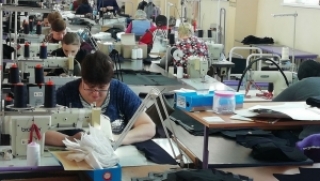 У сувязі з масавым выпускам сродкаў абароны прадпрыемствы легпрама Віцебскай вобласці шукаюць новых работнікаў<br />