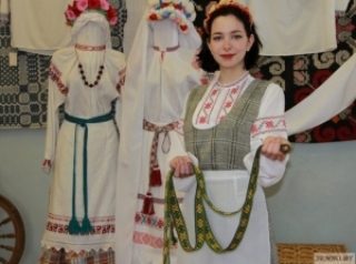 Малады спецыяліст Сенненскага Дома рамёстваў Аліна Цыбульская стала тварам акцыі «Сатчэм абярэг раёна разам»<br />