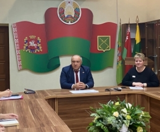 У малой зале Сенненскага раённага выканаўчага камітэта адбылося першае пасяджэнне Сенненскай раённай камісіі па выбарах Прэзідэнта Рэспублікі Беларусь<br />