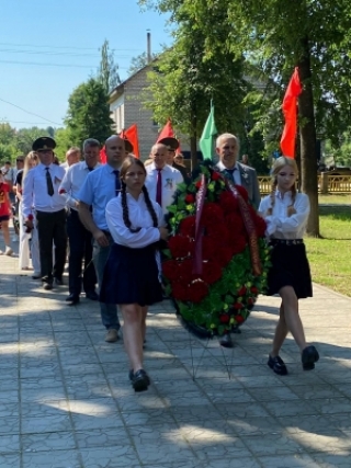 Урачыстае мерапрыемства, прысвечанае святкаванню вызвалення Сенненскага і былога Багушэўскага раёнаў, стартавала аўтапрабегам "За мірную і адзіную Беларусь" па маршруце Сянно-Сінегорская-Багушэўск<br />