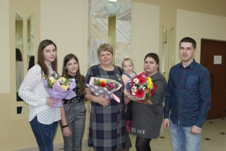 <p>Ордэн Маці ўручылі маці пяцярых дзяцей з
Сянна Святлане Кнацько</p>