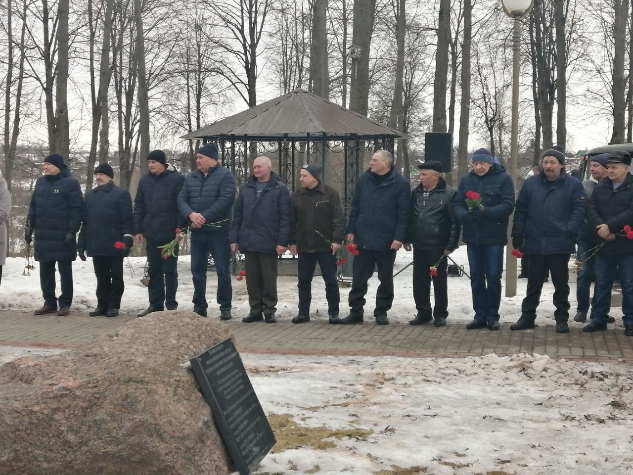 В Сенно у памятника воинам-интернационалистам прошёл митинг-реквием 